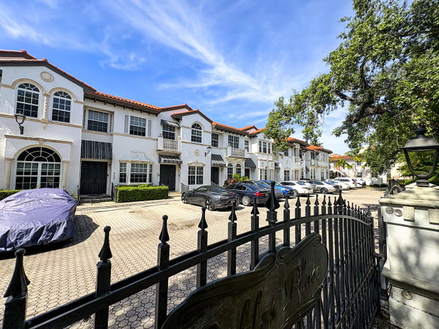 427–499 Coral Way  photo 3